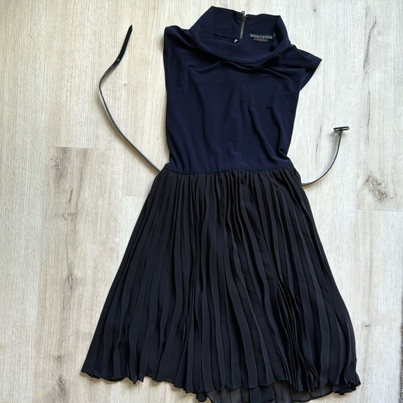 Alice + Olivia Dresses & Skirts - Alice + Olivia pleated black and navy dress with belt size medium